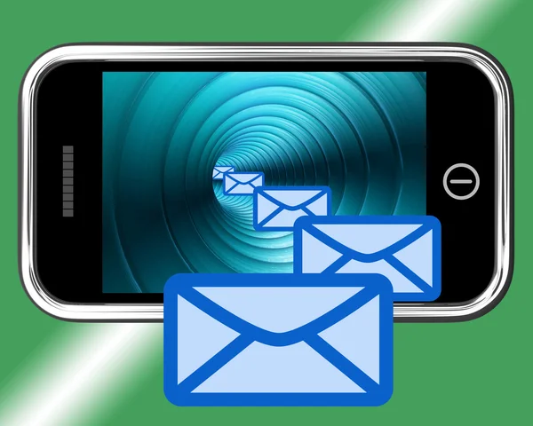 Buste e-mail sul cellulare che mostrano e-mail o contattano — Foto Stock