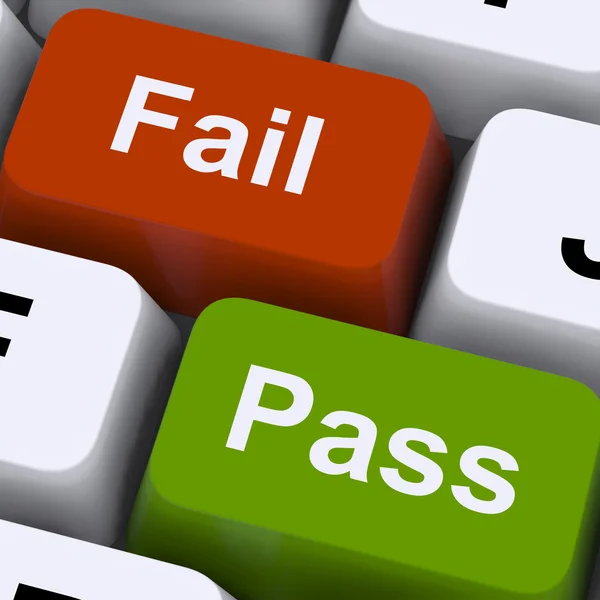 Pass of mislukken van de sleutels om te geven examen of testresultaten — Stockfoto