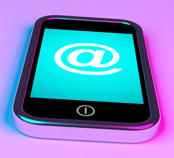 Cep telefonunuzla e-posta gönderme veya başvurma işareti — Stok fotoğraf