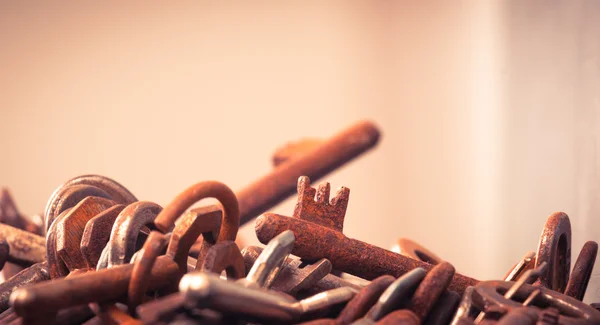 A large group of rusty keys — Stock Photo, Image