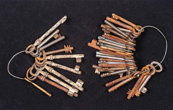 Een grote groep van roestig sleutels — Stockfoto