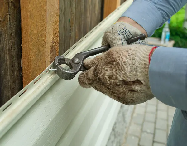 stock image Hand with pliers take out a nail