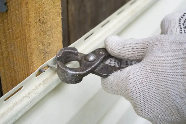 stock image Hand with pliers take out a nail