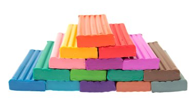 Beyaz arka plan üzerinde izole renkli hamuru