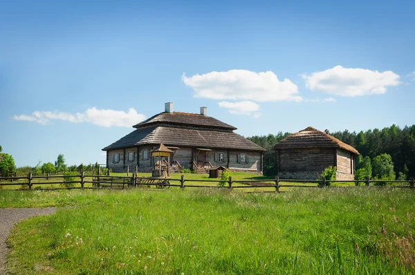 Stock image Beautiful restored old style russian farmhouse with thatch roof