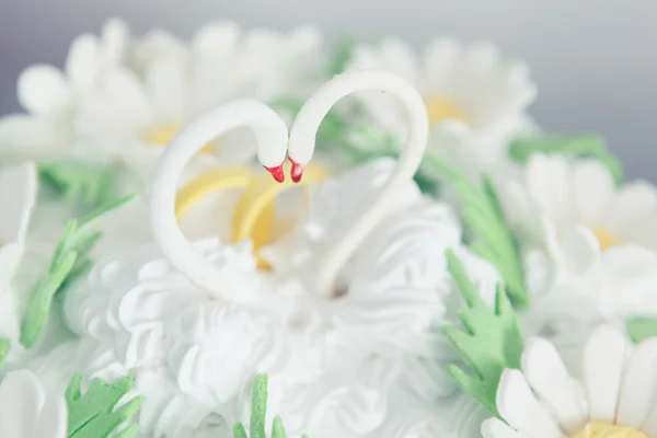 Wedding cake swans topper — Stock Photo, Image