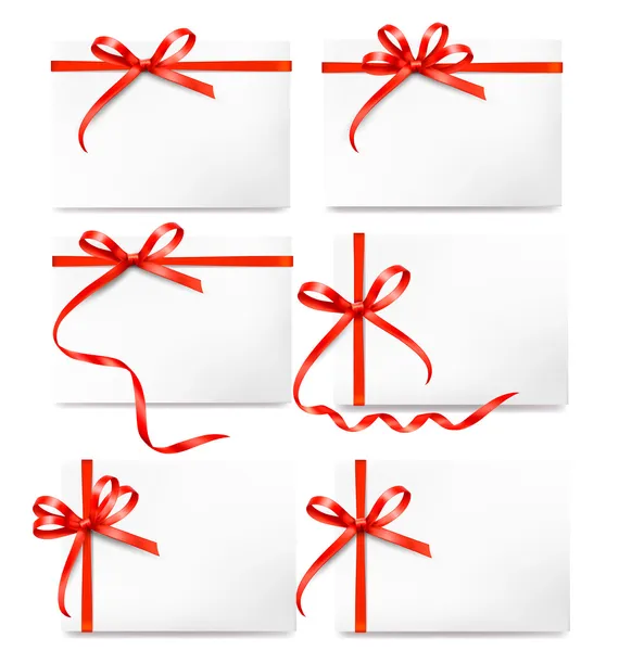 Σύνολο κάρτα σημειώσεις με κόκκινο δώρο τόξα με κορδέλες — Διανυσματικό Αρχείο