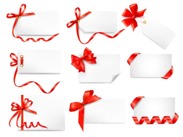 Ensemble de billets de cartes avec noeuds cadeaux rouges avec rubans — Image vectorielle