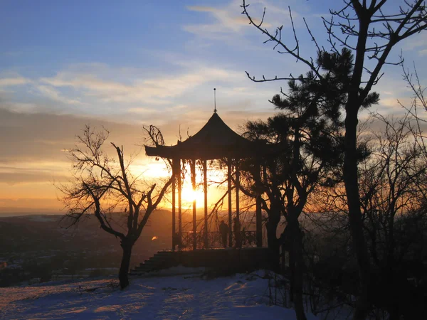 Una pergola cinese. Punti di riferimento del Caucaso settentrionale. Pyatigorsk invernale — Foto Stock