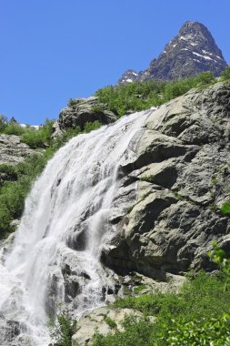 Alibek şelale. dombay dağlar. Kuzey caucas