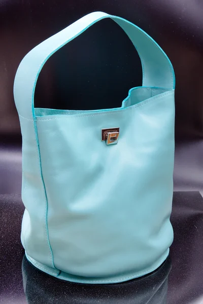 Mavi deri kadın çanta — Stok fotoğraf