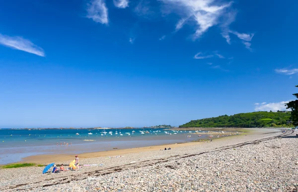 Mořská oblázková pláž v Bretagne, — Stock fotografie