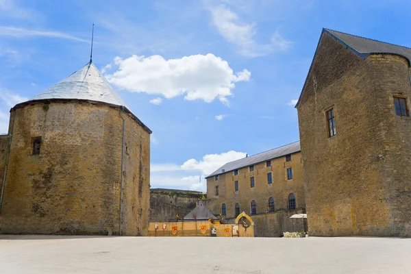 Двор в средневековом замке — стоковое фото