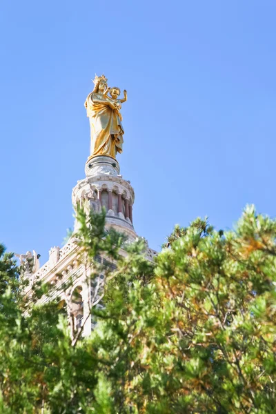 Staty på notre dame de la garde basilikan i Marseille, Frankrike — Stockfoto