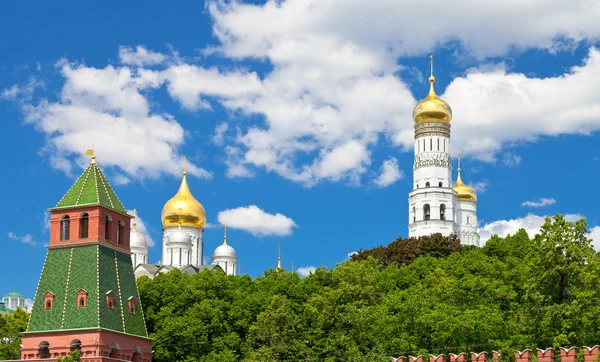 Башни и соборы Московского Кремля — стоковое фото