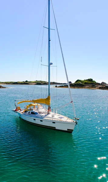 Jacht in la manche near ile de brehat, Bretagne — Stockfoto