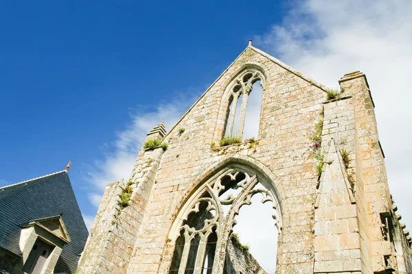 Steinfassade der alten Abtei — Stockfoto