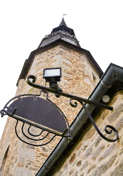 Středověká věž s hodinami v Dinanu — Stock fotografie