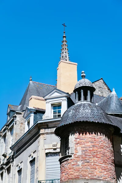 Oude huizen in de middeleeuwse Bretonse stad — Stockfoto