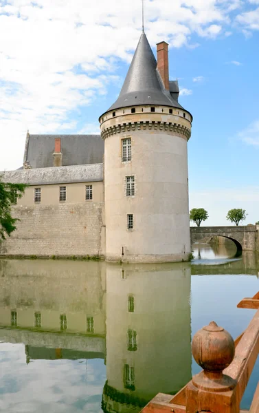 Middeleeuwse chateau sully-sur-loire, Frankrijk — Stockfoto