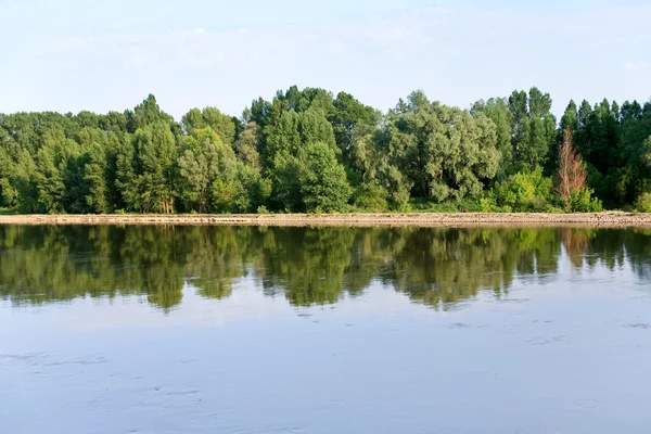 Rio Loire perto da cidade de Orleans, França — Fotografia de Stock