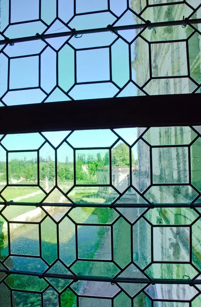 Antiguo cristal medieval verde de la ventana — Foto de Stock