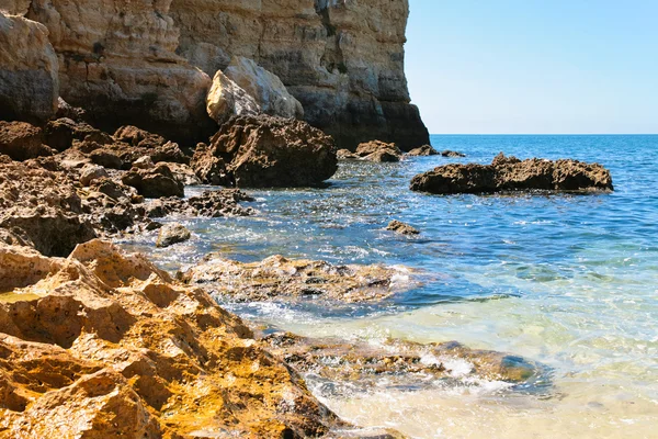 Камінь Північноатлантичного пляжі в Алгарве — стокове фото