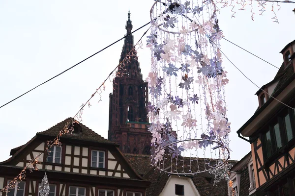 圣诞节装饰品在中世纪小镇 — 图库照片