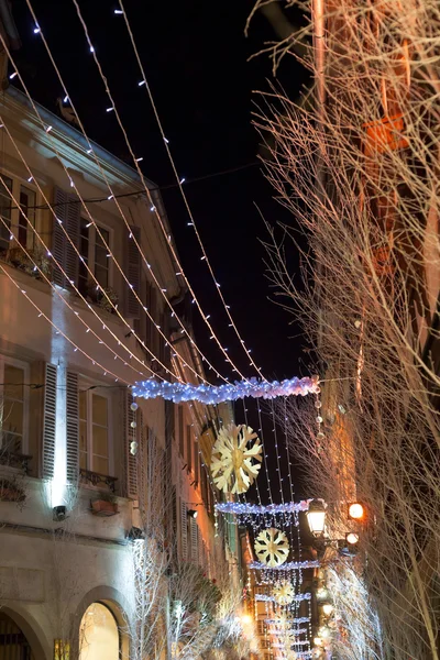 Electric christmas garlands in town at night — Stock Photo, Image