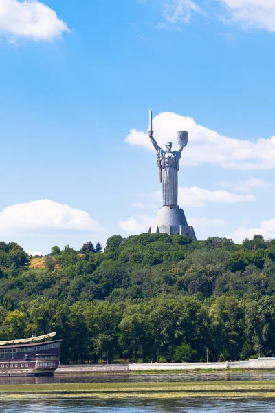 Monument van de moeder van het vaderland — Stockfoto