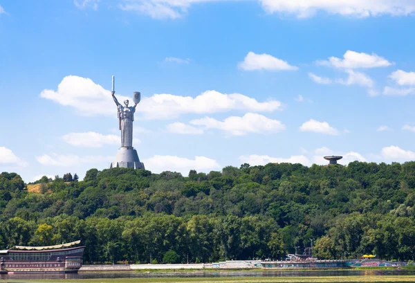 Monument van de moeder van het vaderland, kiev — Stockfoto