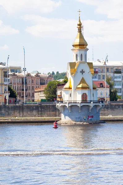 Capilla en el río en Kiev —  Fotos de Stock