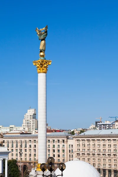 Monument to Berehynia on Kiev's Maidan — Stock Photo, Image