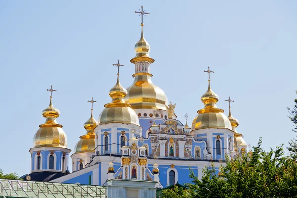 Arany-kupolás bazilikában Kijevben — Stock Fotó