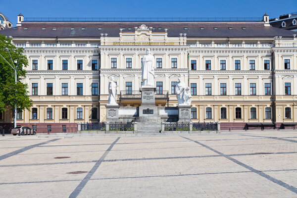 Памятник княгине Ольге, св. апостолу Андрею, Кириллу и Митрополиту
