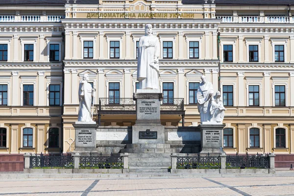 Monument to Princess Olga, St. Andrew the Apostle, Cyril and Met — Stock Photo, Image
