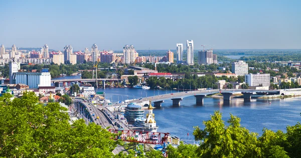 Київський міський пейзаж і Дніпра — стокове фото