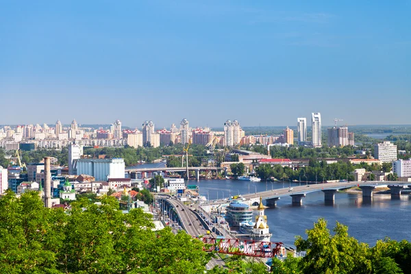 Kiev stadsgezicht en Dnjepr rivier — Stockfoto