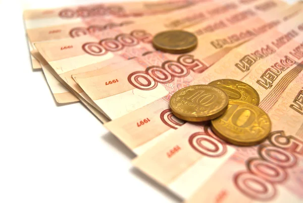 Russische bankbiljetten en munten — Stockfoto