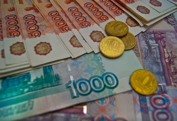 Farklı banknot ve madeni paraların arka plan — Stok fotoğraf