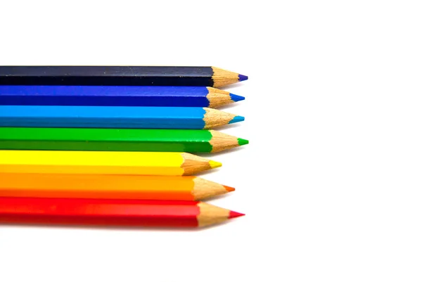 Радужные карандаши крупного плана — стоковое фото