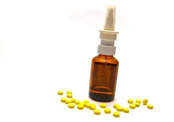 Garrafa de medicação e pílulas — Fotografia de Stock