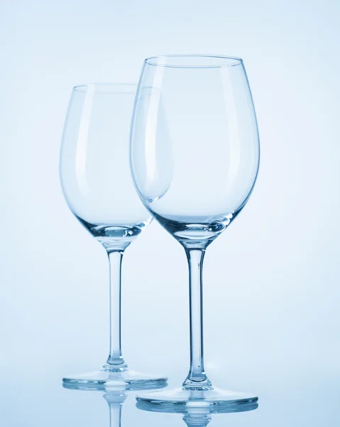 Briljante glas met een blauwe achtergrond — Stockfoto