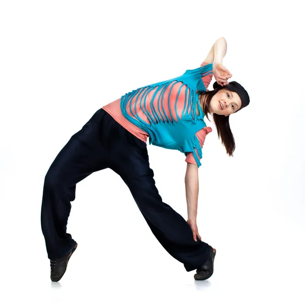 Dançarina de estilo moderno posando atrás do fundo do estúdio — Fotografia de Stock