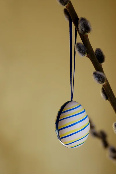 Huevo de Pascua rayado — Foto de Stock