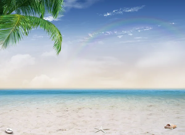 Playa tropical y arco iris — Foto de Stock