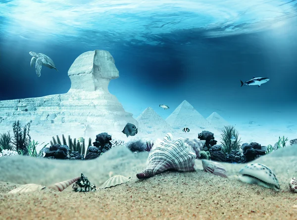 Esfinge y pirámides bajo el agua —  Fotos de Stock