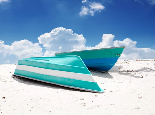 Barcos na praia — Fotografia de Stock
