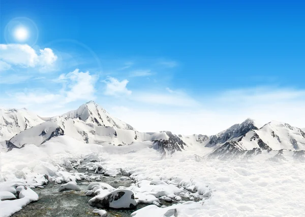 Karlı dağ manzarası — Stok fotoğraf