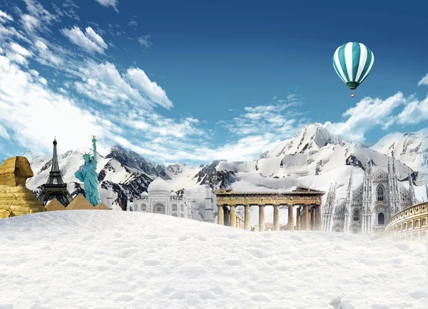 Monumenten van de wereld onder de bergen met sneeuw — Stockfoto